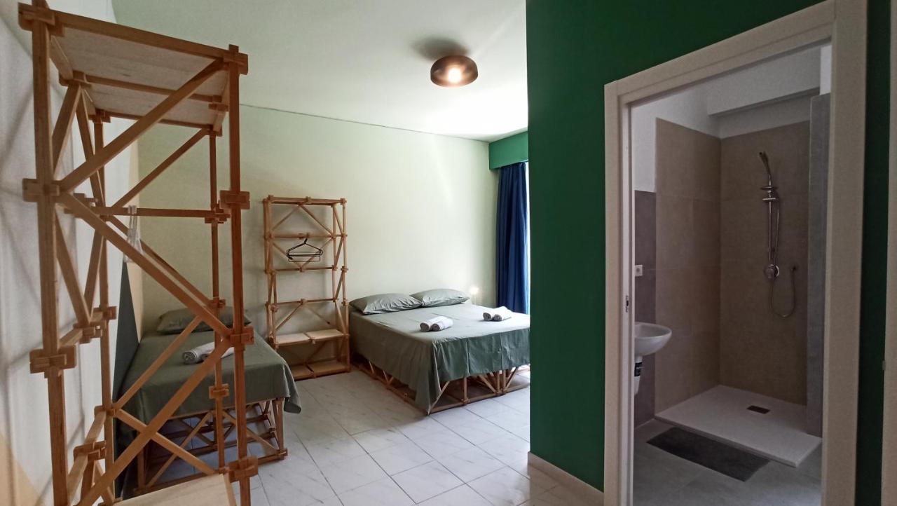 Hotel Casa Base à Bari Extérieur photo