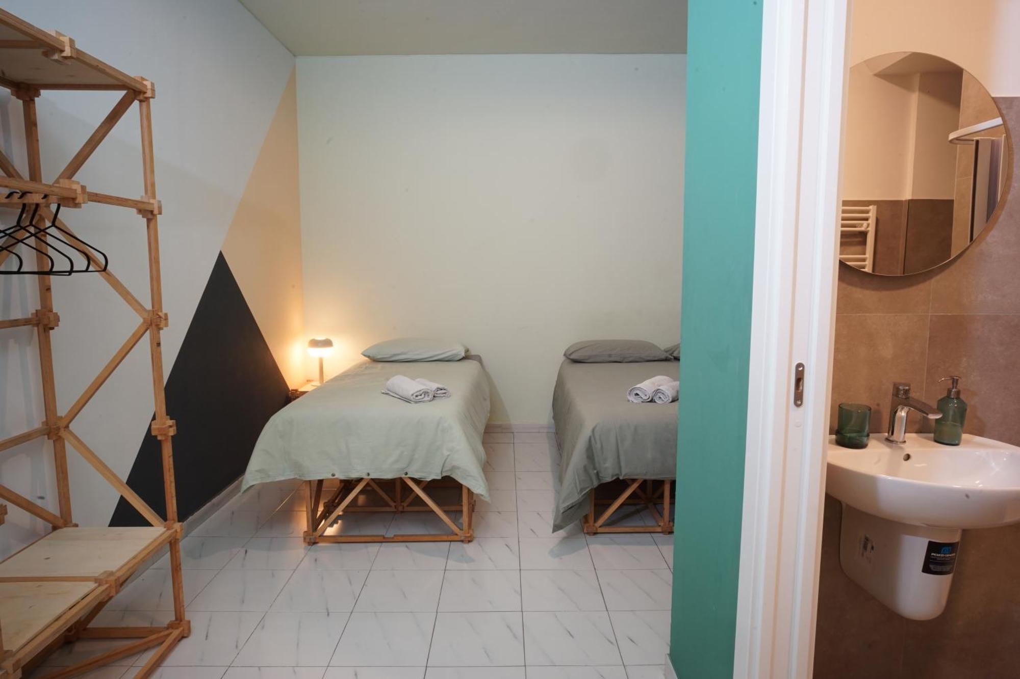 Hotel Casa Base à Bari Extérieur photo