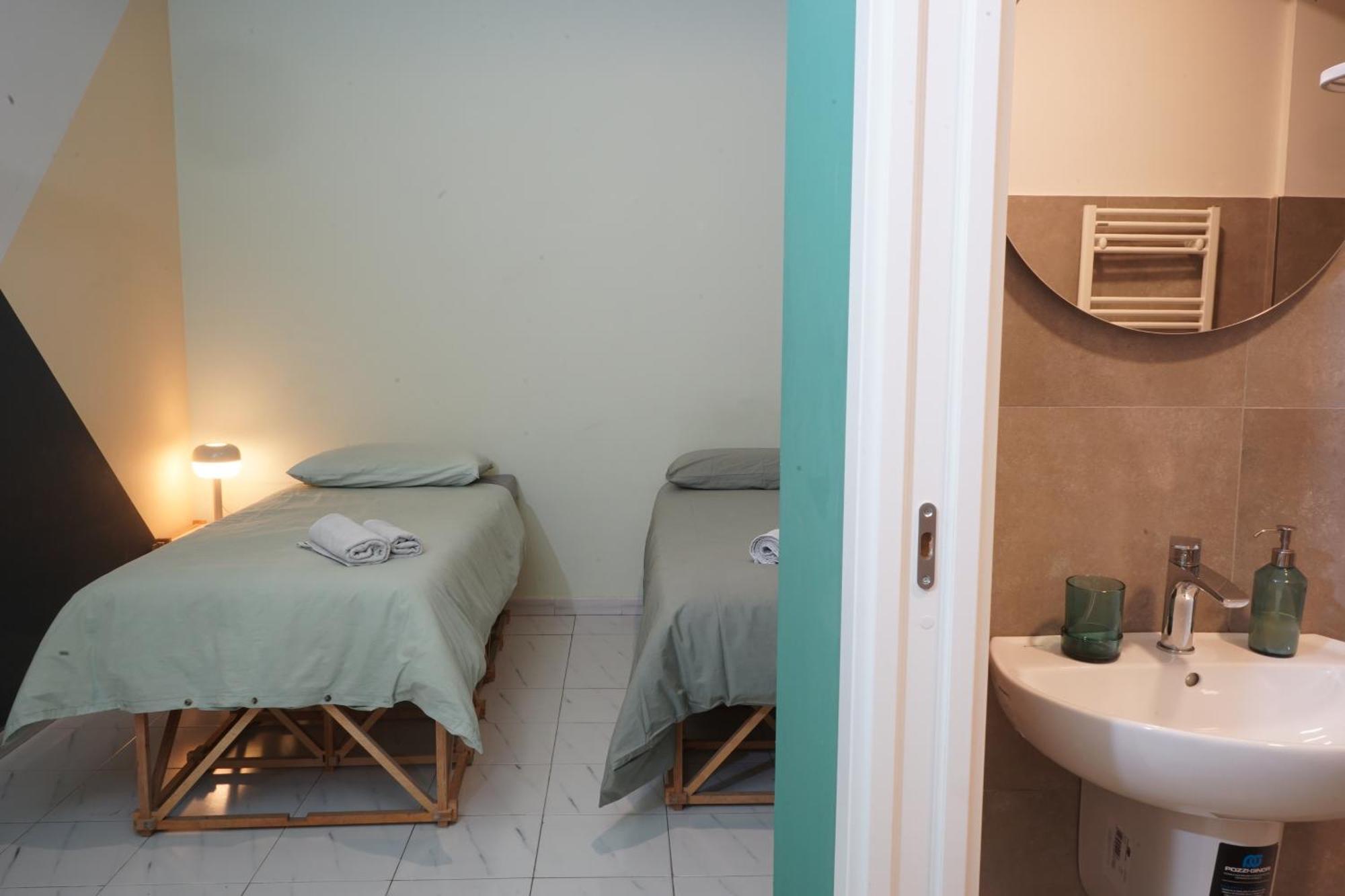 Hotel Casa Base à Bari Extérieur photo